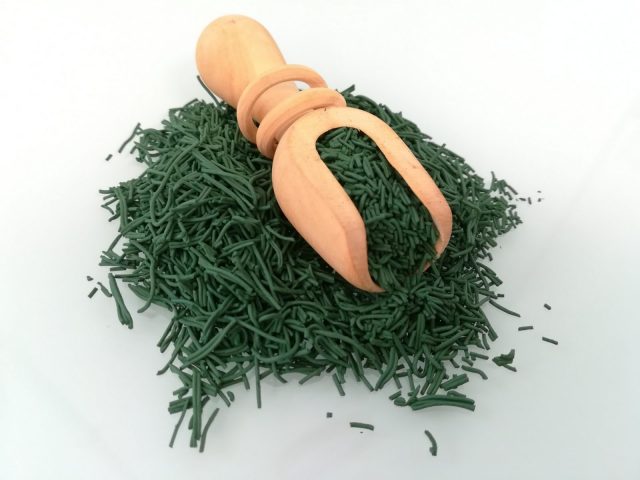 1–La-spiruline-en-paillettes-de-Spiru-bulle