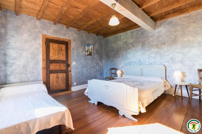 31G100135-2a2e1b0b1c0342bb98e345337205443f