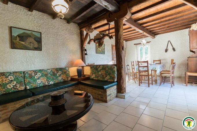 31G100135-478bfc2ab3624fdba17cdfc88368e731