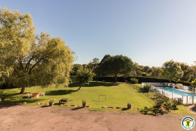 31G100135-5f2c2f268129426e9be2745f9fb17e72