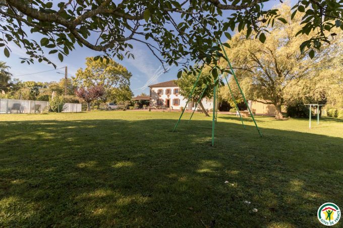 31G100135-9aec1efa4e5946b09752931ef82f4fb5