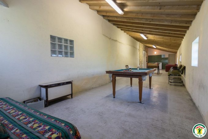 31G100135-9cb18039f0e54f02bb39ea05c6724980