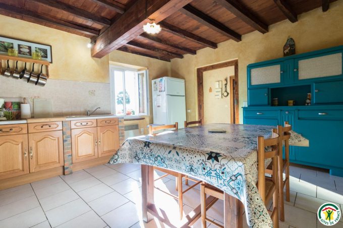 31G100135-a1d4cfb36f474aaca723f7f798d02438