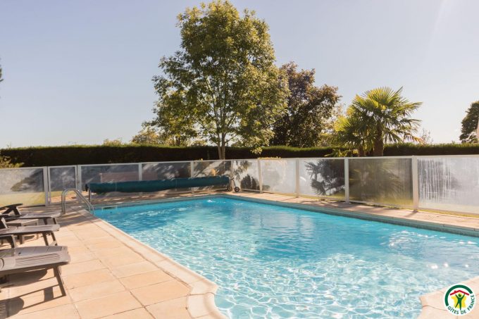 31G100135-df308f2bb59743589e2696bf0e024b3a