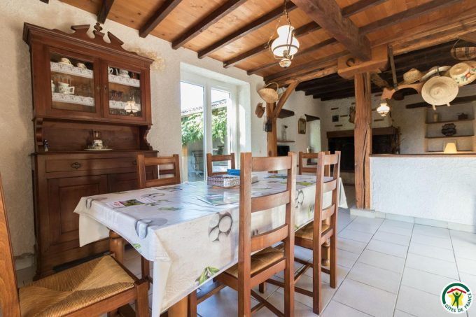 31G100135-e16ff13619e74b03a0768958e585578b