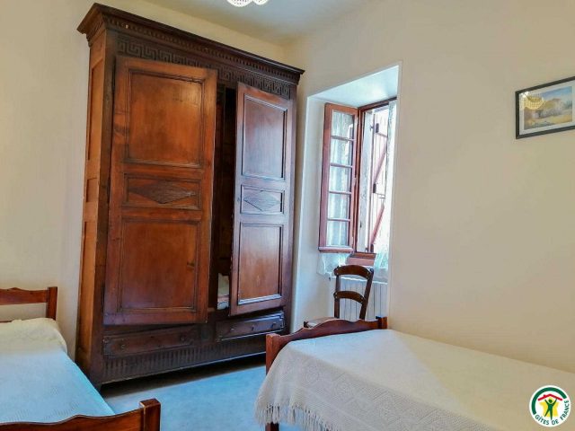 31G100242-598ad6e7e31c4d5084b93c7bca6adfe1