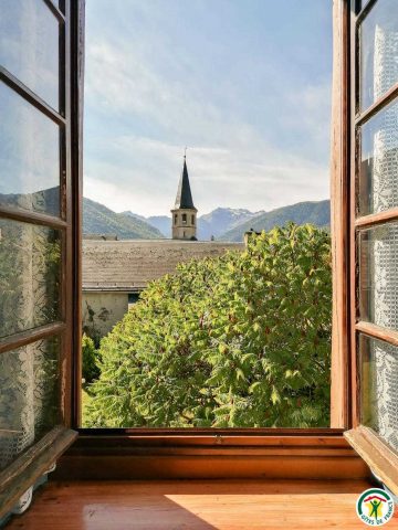 31G100242-5e4a4eee0eb54a35b64571d81b3251c0