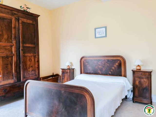 31G100242-b4190296725947aa9426e8d850f1c802