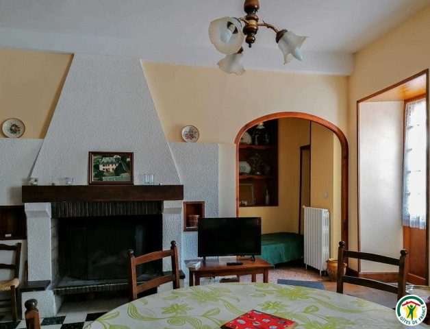 31G100242-b6cac907ab6d4870b45481148c7ebab5