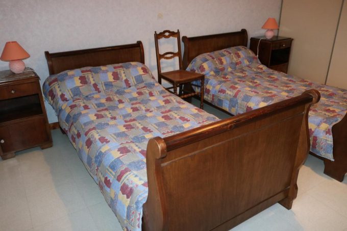 31G100253-73afbf991ee84fbe8a551de517725781