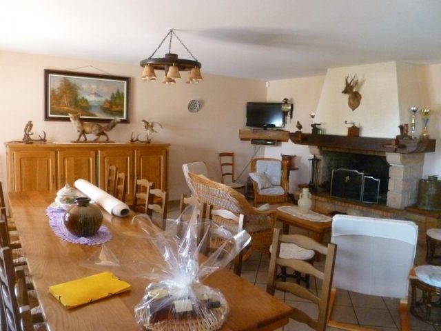 31G100253-fb23dc68f2ad4febaaa03372cc4e755d