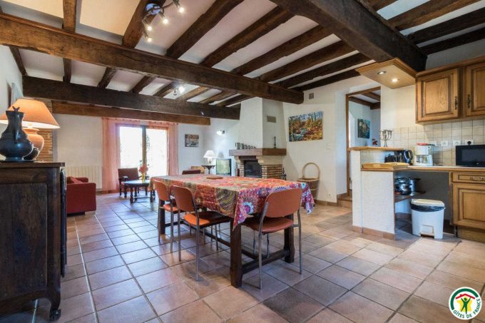 31G100307-090f300ae4884ebf855fe9820431773d