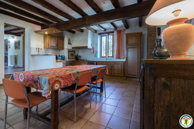 31G100307-3883c50d560f418a965f4ad732098519