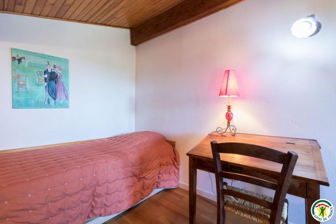 31G100307-4964aa8901ea4258864a5413f0bfd596