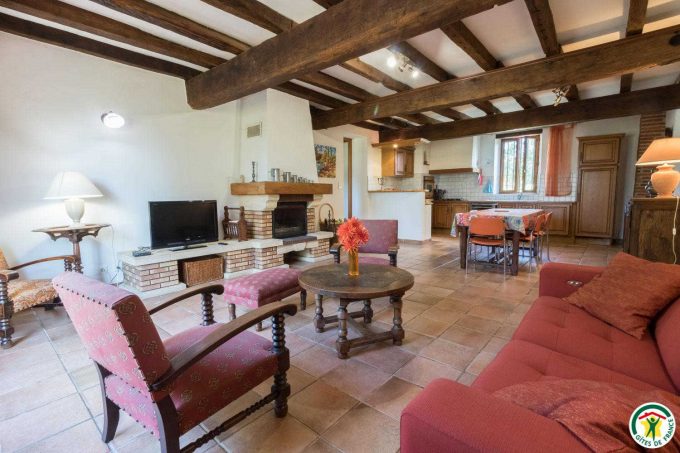 31G100307-49cc0362875b407c9c17d8cfeacfeace