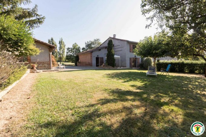 31G100307-768b1c4802ea495ea6b5379270ecb295