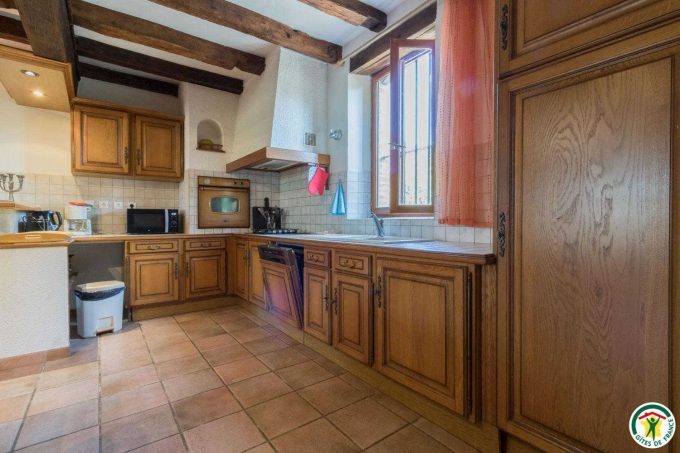 31G100307-ee5ad252b9134ce1b69ce60261735a06