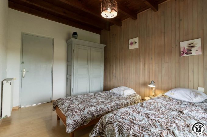 31G100344-20f0d2c9317d4ff08e726ecc417b69dc