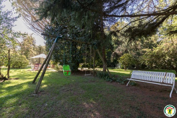 31G100358-b75f3f29c17d418b8688b43218e66d64