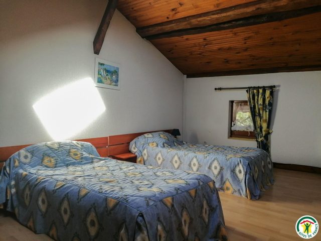 31G100456-51325569e0924f99a0c93d728ad5a8ab