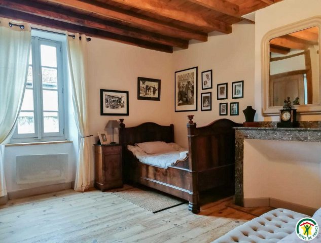 31G100471-280da09c7f024fa18e4d1b58806233d4