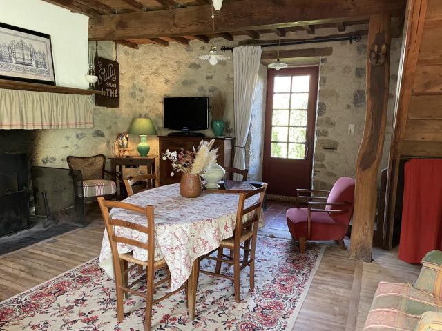 31G100471-4f4cec7a9c8b40318fb38a39a7ef37bf