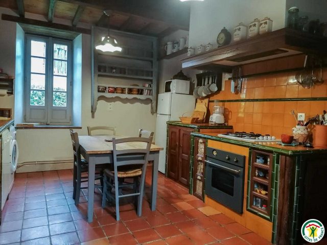 31G100471-52942282557a4e60b7f9ecbbd35b04f5