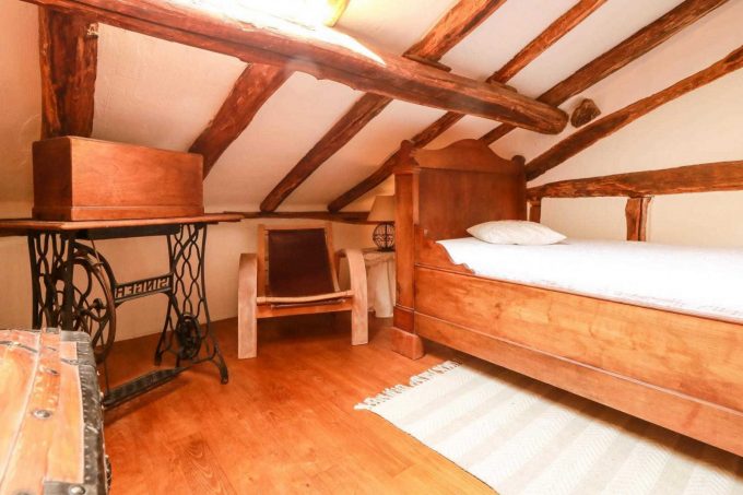 31G100471-a4cae1ef9ed94624b5da1a4aa15f7179