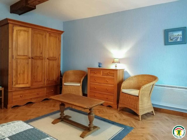 31G100509-2ae59931e6f8474083d5eee15ad3228a