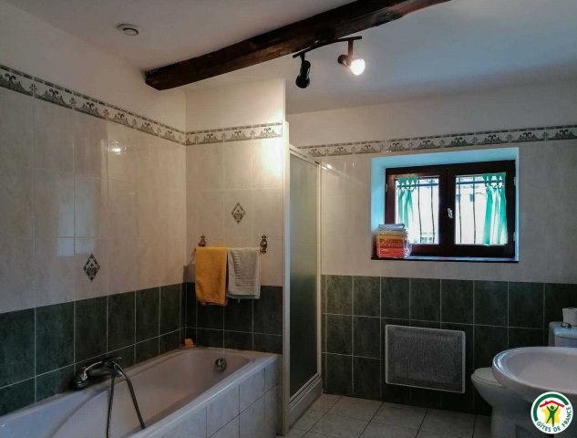 31G100509-72331334d8ee4f88852521df9667b217