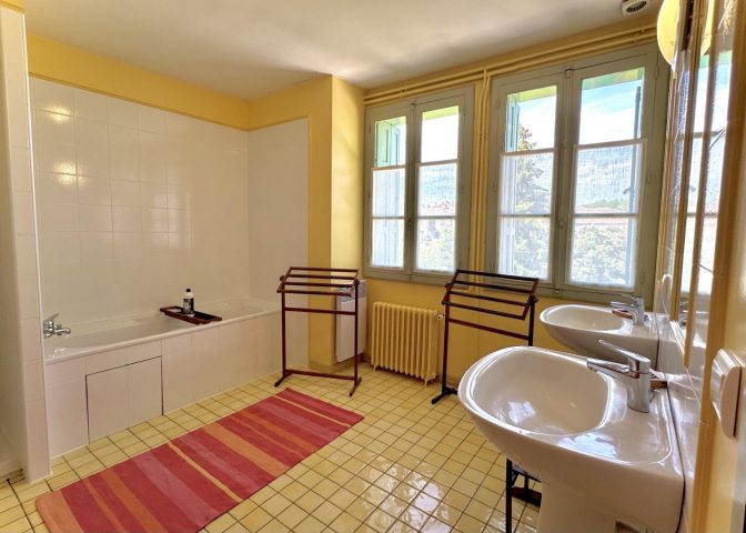 31G100587-6c541986d431496cbed1a60ea7424572