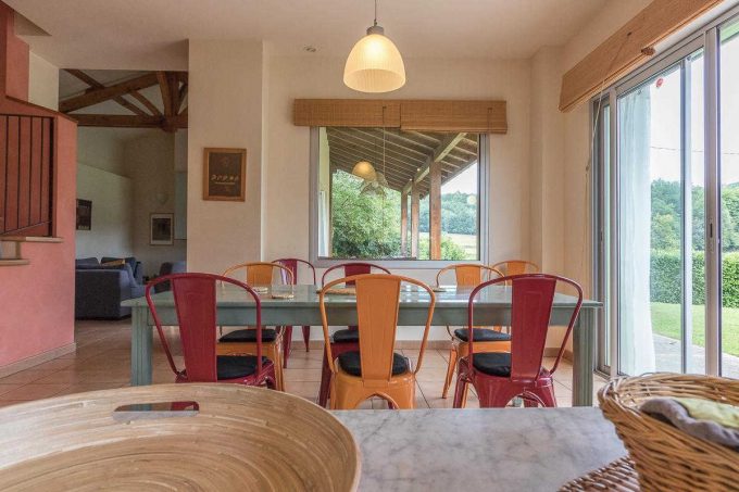 31G100587-8fe918e0a25648969204dd76e3b6d117