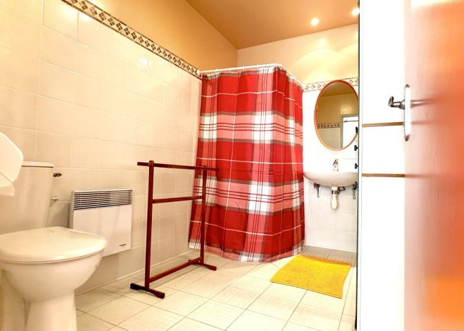 31G100587-b0ef6ba79a0f45068f706e89908c8b2f