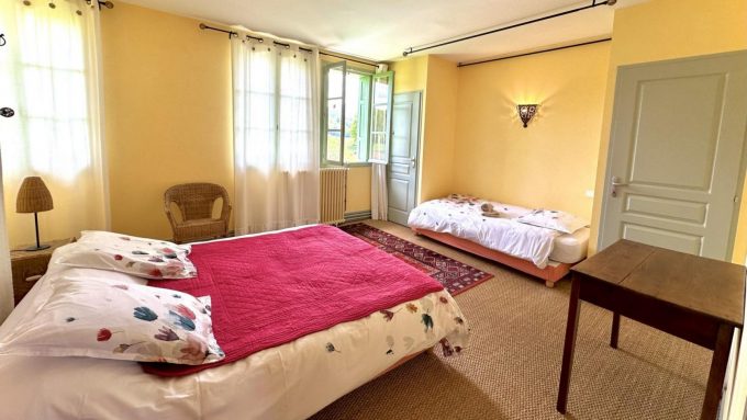 31G100587-c0e3617091d947828b58e26a0cabcda8