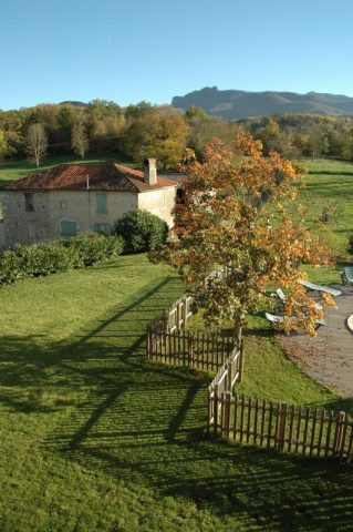 31G100587-c215db6ec2b9476abb969f87ca78e125