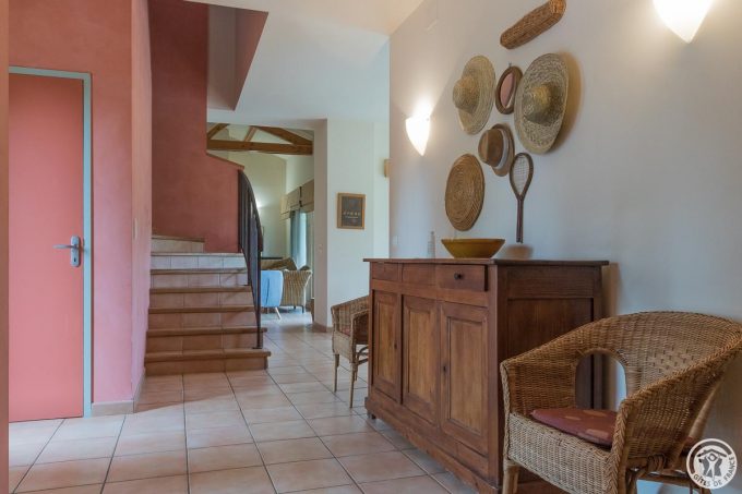 31G100587-f321d3e4426b43678c7f77bd74922645