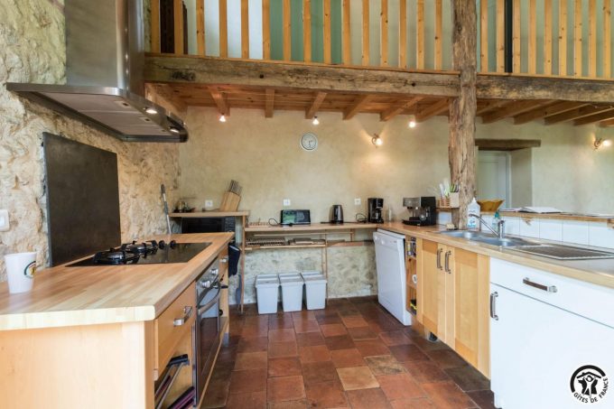 31G100621-005f16e203f2468eae5a45c12c0d6845