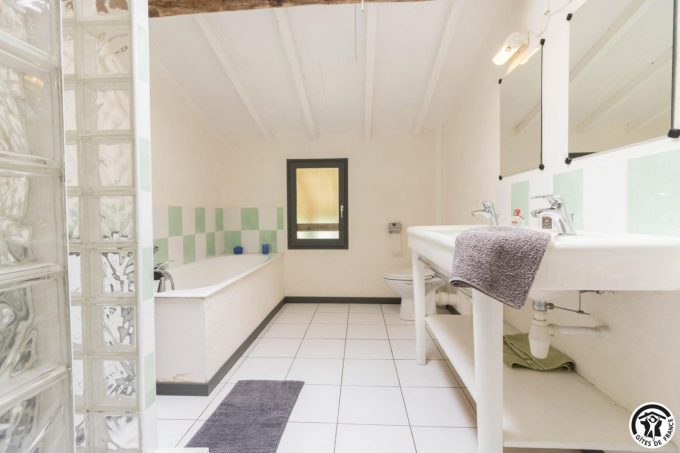 31G100621-0e559fc6d55844aa94cbb04d309b2578