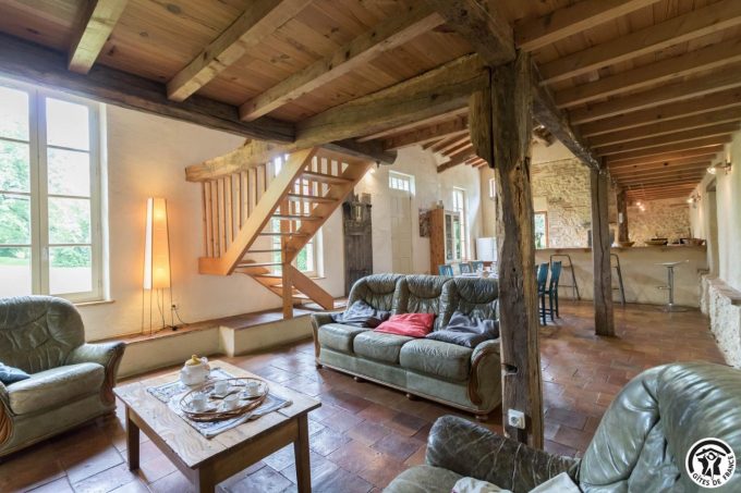 31G100621-2eebfcad831c43b68f3c9bfb624ba68e