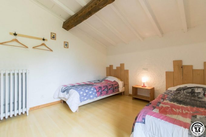 31G100621-5eb0575180304bd3bc44ca5e71f17982