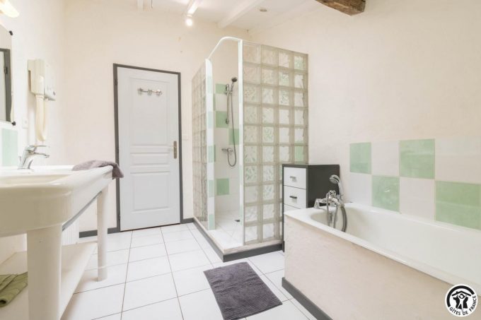 31G100621-6b399b92ea924c64b5708c24516084e6