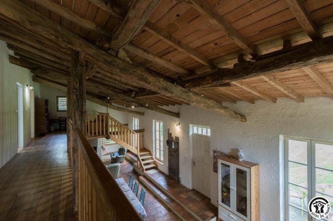 31G100621-b0f13b54a6f840fda96fa2a995df0a5a