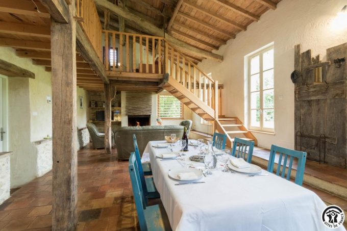 31G100621-ed5a2755dd3f441eb229d3405546a71e