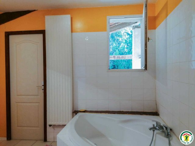 31G100764-6eb5ceaee3154181ba058adc98dc51c9