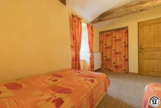 31G100773-1a7d2ec7b51c41c08ca10be2ae56624a