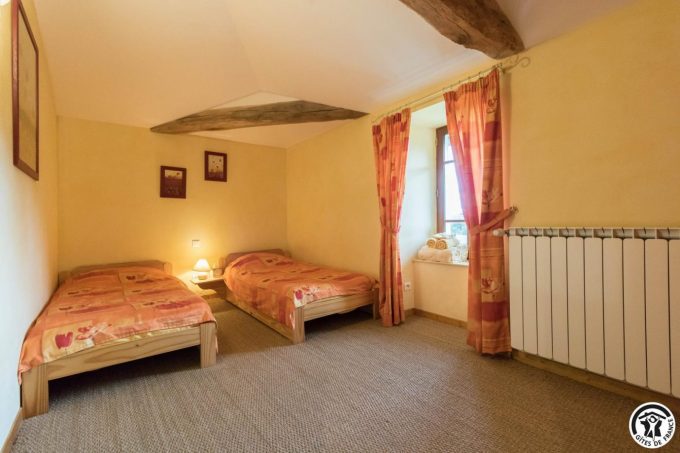 31G100773-22ccc1f3fdd0404d8c3e47cb09fc9b6f