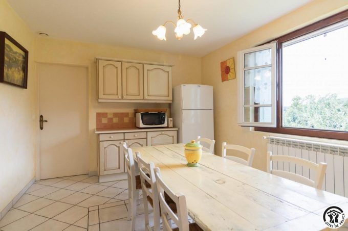 31G100773-417dd1b12a9043a595f54ae99bb3158d