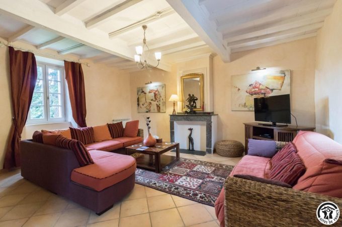 31G100773-47f15a4386e1427f9be5c89342755144