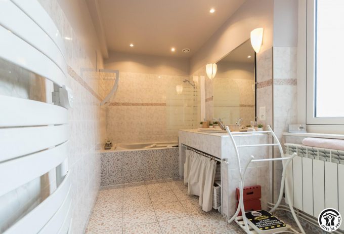 31G100773-4ebeeff54a014a0382a3bd486b433cec