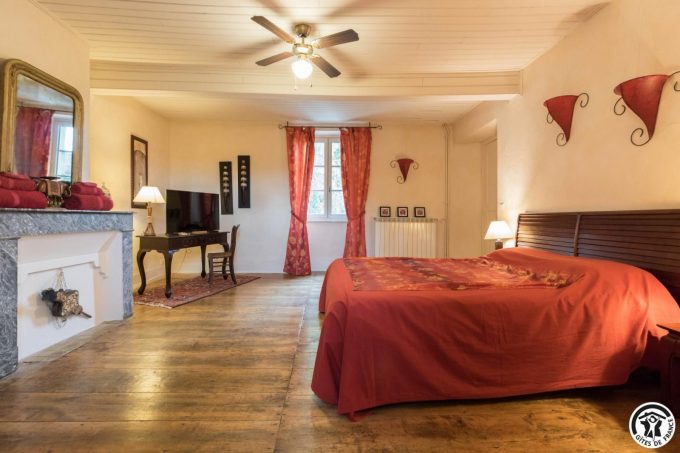 31G100773-9365a99a5a754da080135b7a94d35f37